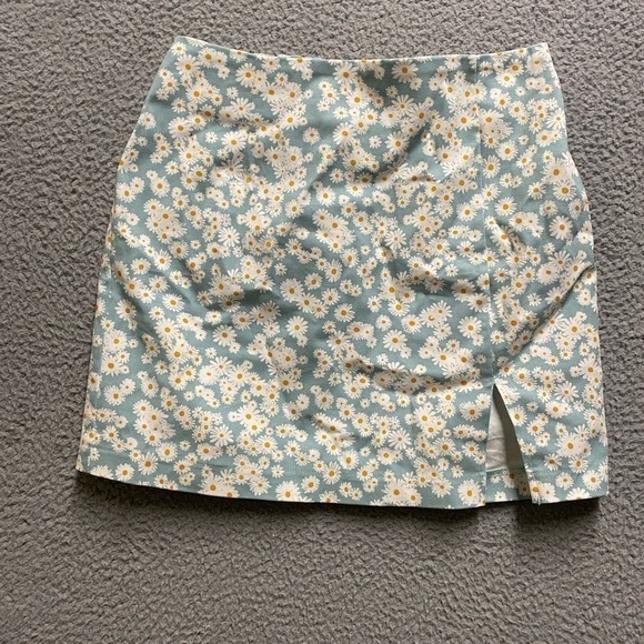 wild fable Dresses & Skirts - Wild Fable Mini Skirt Womens 8 Blue White Floral Casual Beach